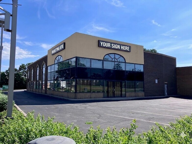 38000 Euclid Ave, Willoughby, OH à louer - Photo de l’immeuble – Image 1 sur 2