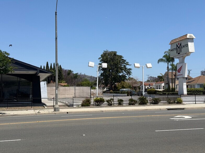 14043 Whittier Blvd, Whittier, CA à louer - Photo de l’immeuble – Image 2 sur 2