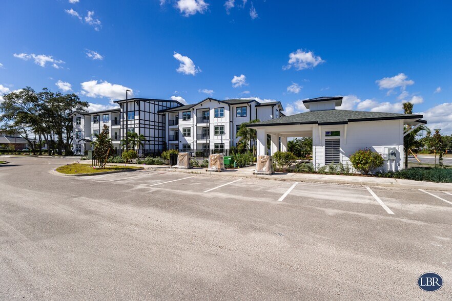 1445 Sportsman Ln NE, Palm Bay, FL à louer - Photo de l’immeuble – Image 2 sur 4