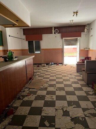 Plus de détails pour Local commercial à vendre
