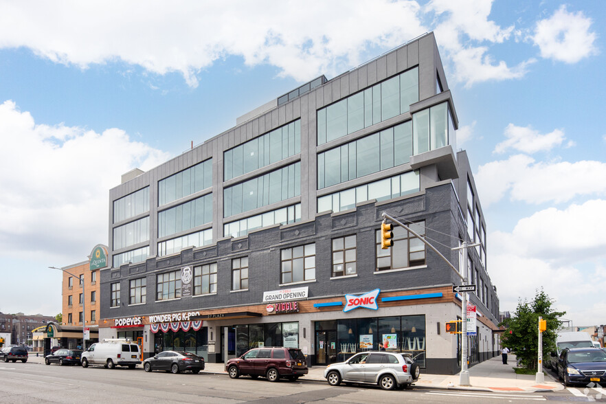 3702 Queens Blvd, Long Island City, NY à louer - Photo de l’immeuble – Image 1 sur 6