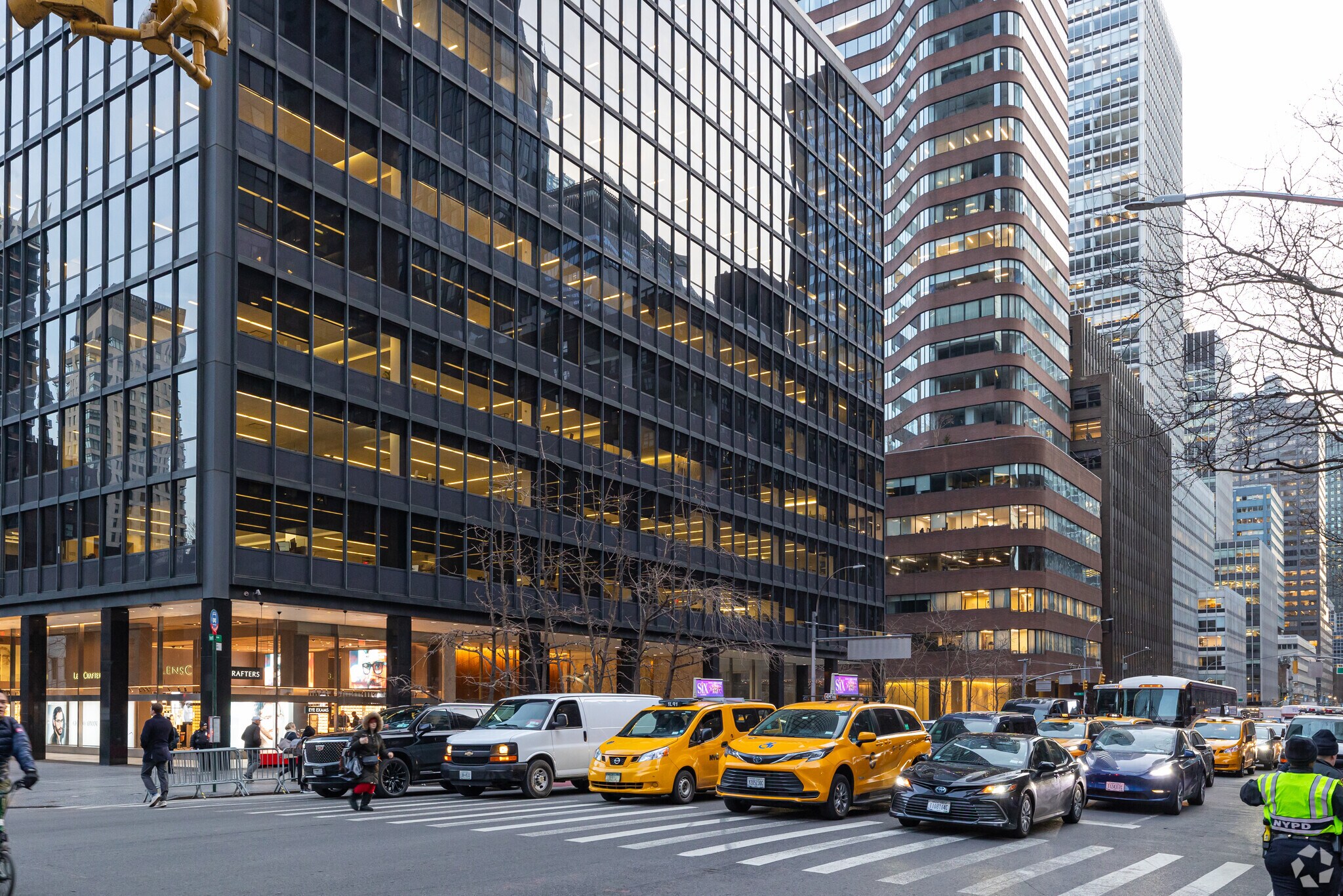 777 Third Ave, New York, NY à louer Photo de l’immeuble– Image 1 sur 3