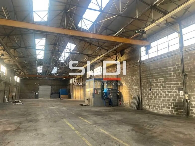 Local d'activités dans Rillieux-la-Pape à vendre - Photo de l’immeuble – Image 2 sur 6