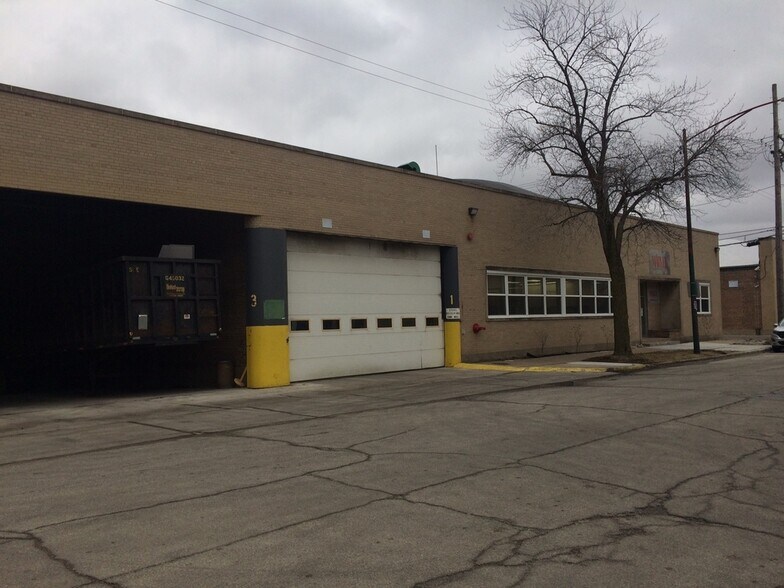3843 W 43rd St, Chicago, IL à louer - Photo de l’immeuble – Image 2 sur 6