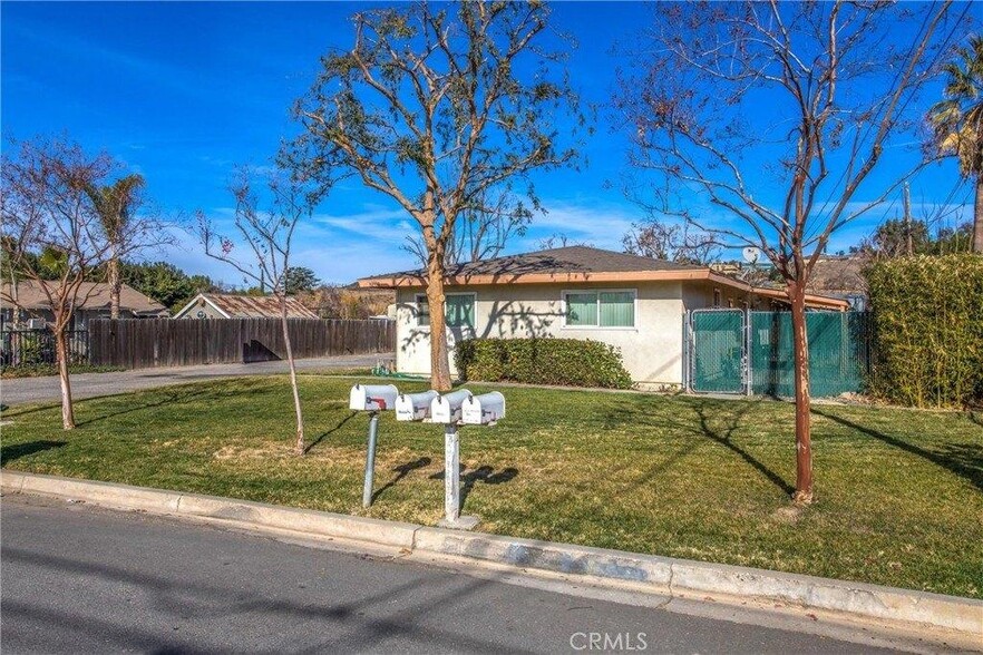 32390 Avenue D, Yucaipa, CA à vendre - Photo de l’immeuble – Image 3 sur 22