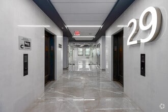 225 Broadway, New York, NY à louer Photo intérieure– Image 2 sur 6