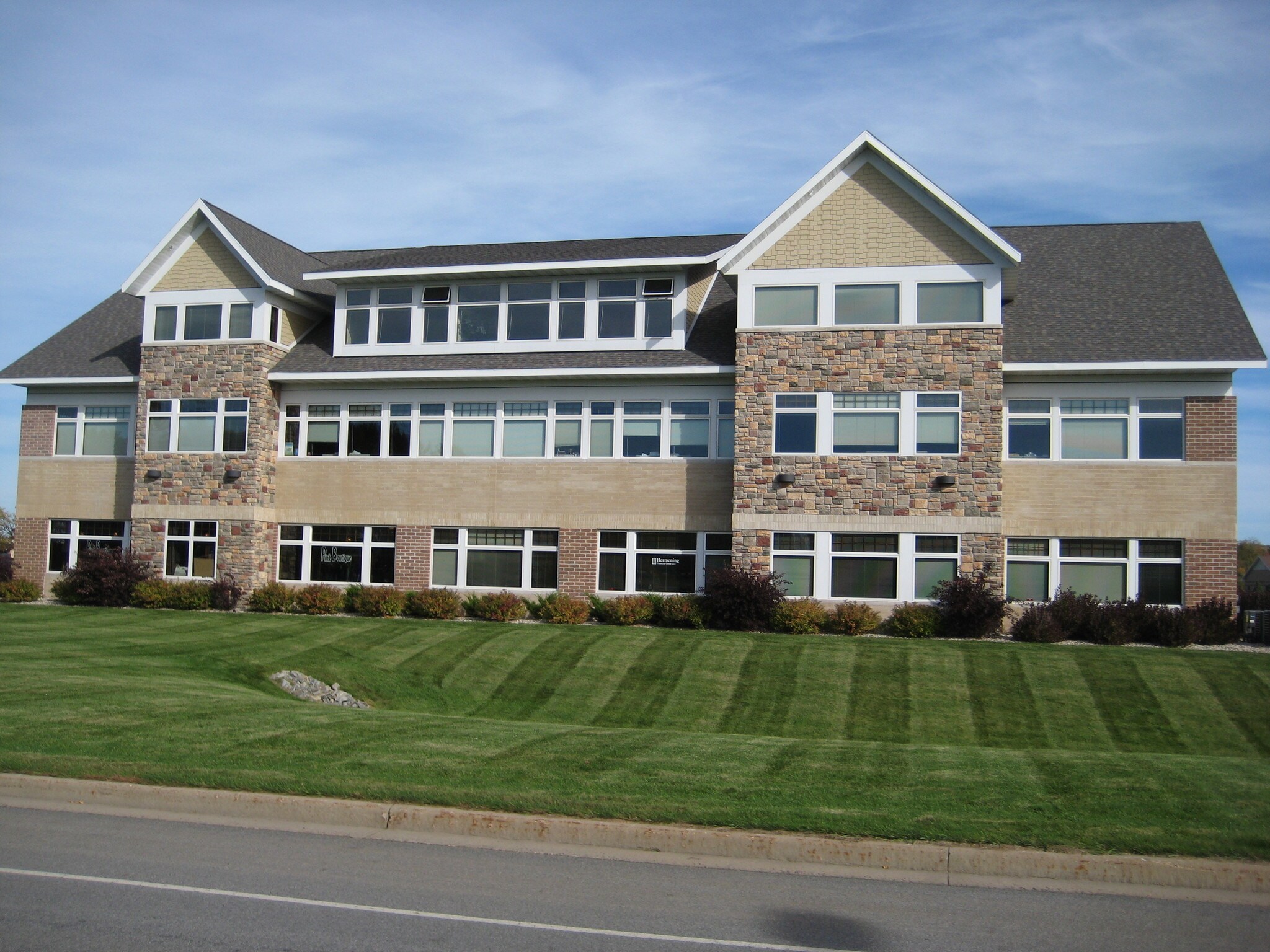 3233 Business Park Dr, Stevens Point, WI à louer Autre– Image 1 sur 9