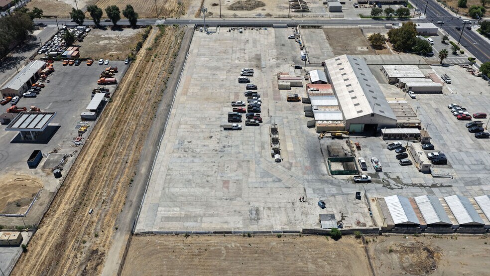 170 E Oakland Ave, Hemet, CA à louer - Photo de l’immeuble – Image 2 sur 4