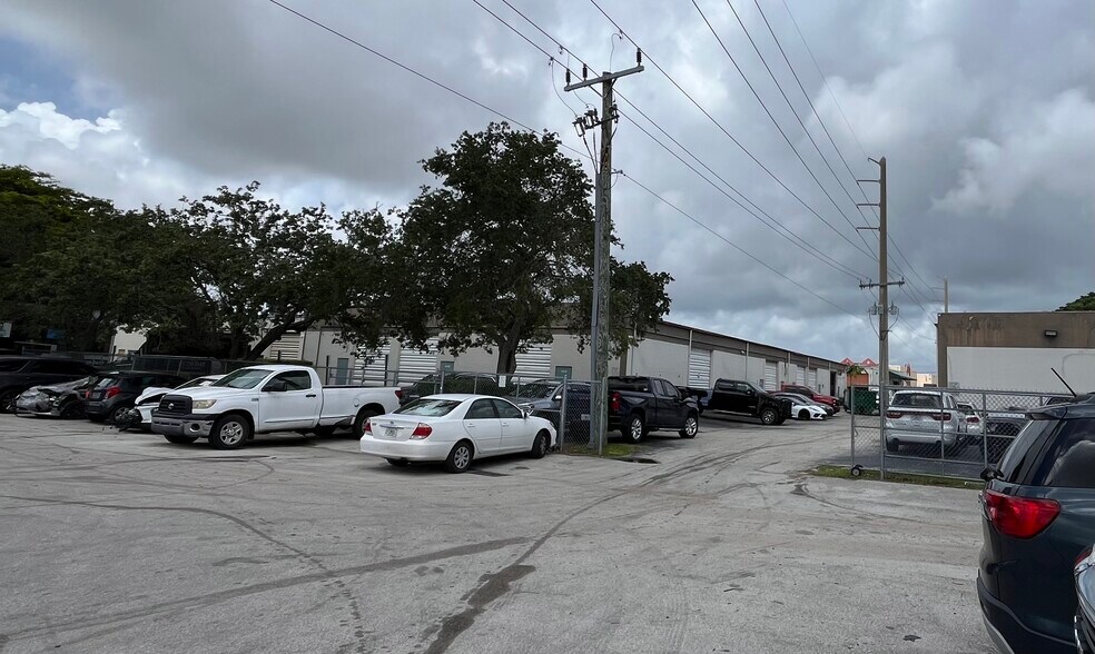 18612 108th Ave, Cutler Ridge, FL à louer - Photo de l’immeuble – Image 1 sur 3
