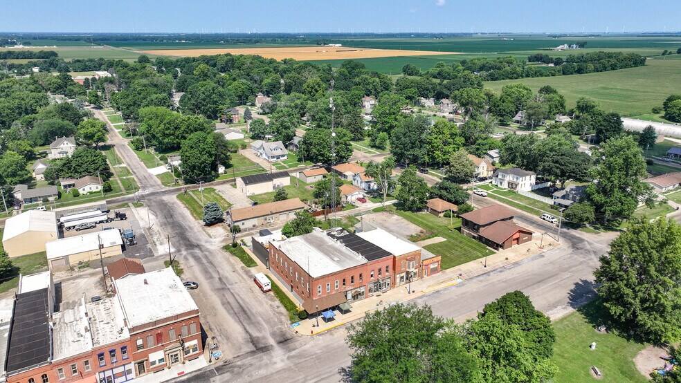 223 N Pearl St, Waverly, IL à vendre - Photo de l’immeuble – Image 2 sur 43