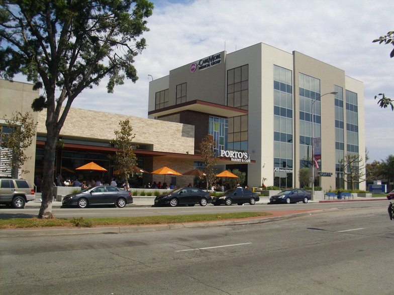 8255 Firestone Blvd, Downey, CA à louer - Photo de l’immeuble – Image 2 sur 11