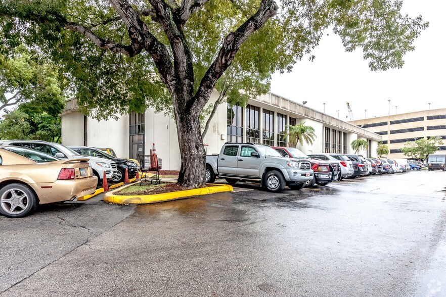 8955 SW 87th Ct, Miami, FL à louer - Photo de l’immeuble – Image 2 sur 3