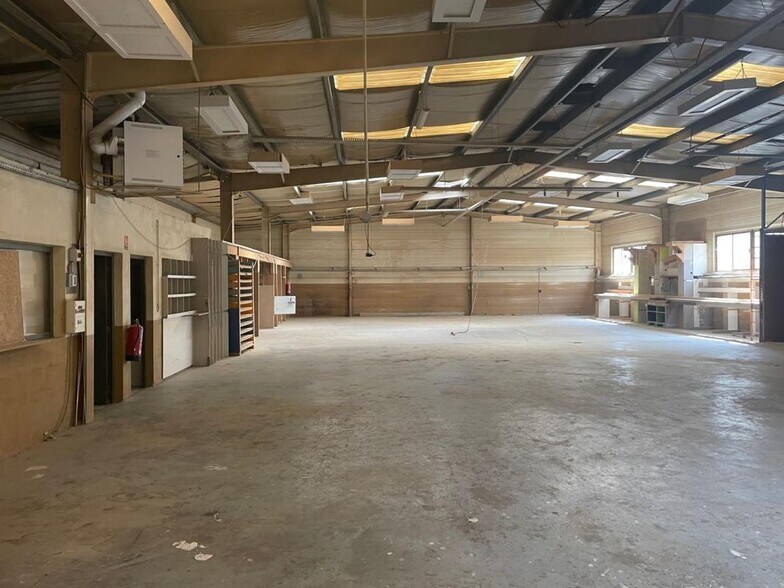 Local d’activités dans Fontenay-sous-Bois à louer - Photo de l’immeuble – Image 3 sur 15