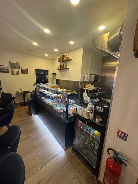 Local commercial dans Paris à louer - Photo de l’immeuble – Image 2 sur 3