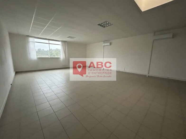 Bureau dans Le Crès à louer - Photo de l’immeuble – Image 1 sur 7