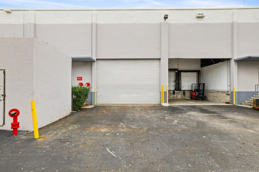 7950-7966 NW 14th St, Miami, FL à louer - Photo de l’immeuble – Image 3 sur 31