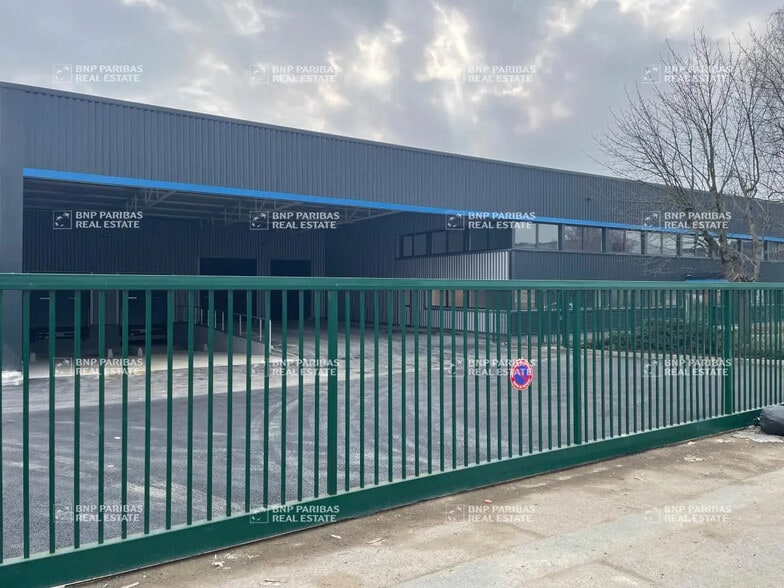 Local d’activités dans Le Blanc-Mesnil à louer - Photo de l’immeuble – Image 2 sur 4