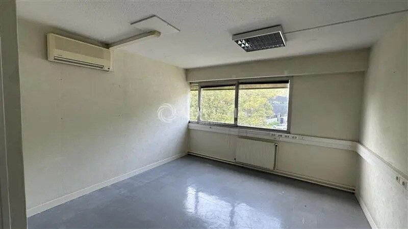 Bureau dans Neuilly-sur-Marne à louer - Photo de l’immeuble – Image 3 sur 7