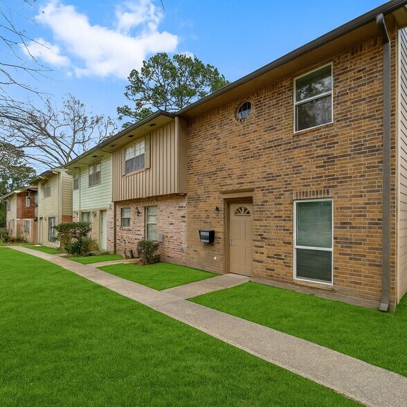 407 W Semands St, Conroe, TX à vendre - Photo de l’immeuble – Image 2 sur 11