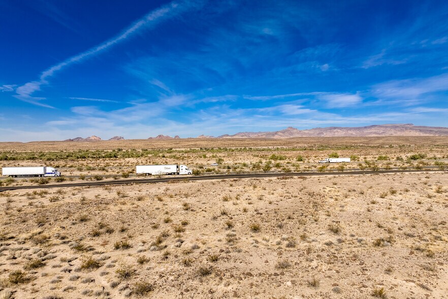 I40 & Frontage Rd, Yucca, AZ à vendre - Aérien – Image 1 sur 16