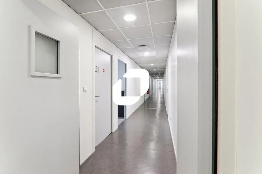 Bureau dans Noisy-le-Grand à louer - Photo de l’immeuble – Image 2 sur 10