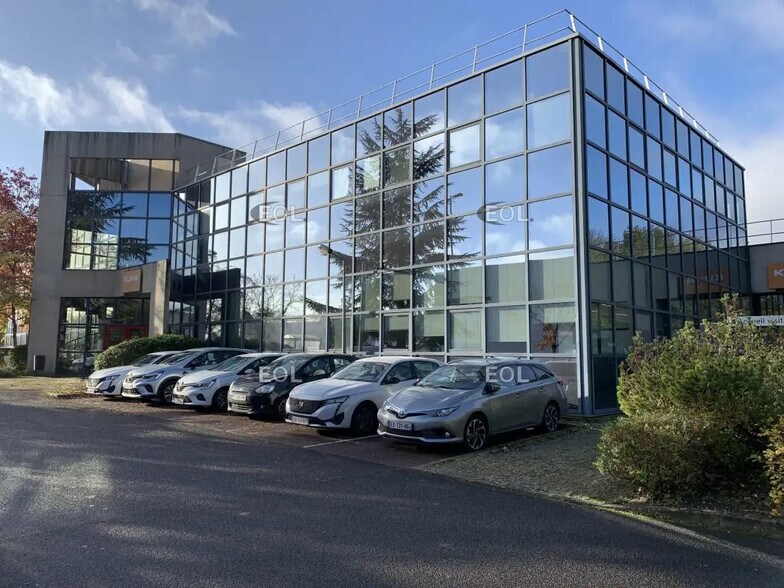 Local d’activités dans Villebon-sur-Yvette à louer - Photo de l’immeuble – Image 1 sur 11