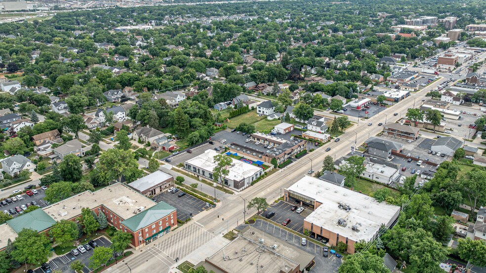 401 N York St, Elmhurst, IL à louer - Photo de l’immeuble – Image 3 sur 24