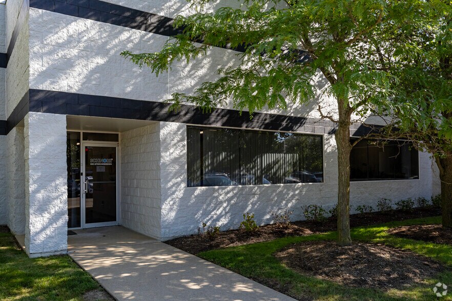 1143 Highland Dr, Ann Arbor, MI à louer - Photo de l’immeuble – Image 2 sur 6