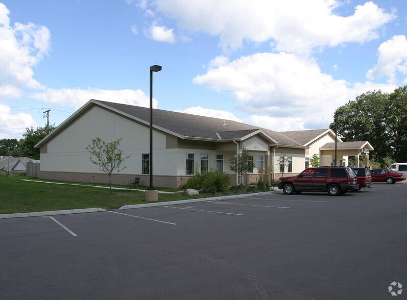 1320 County Road D E, Maplewood, MN à vendre - Photo de l’immeuble – Image 3 sur 3