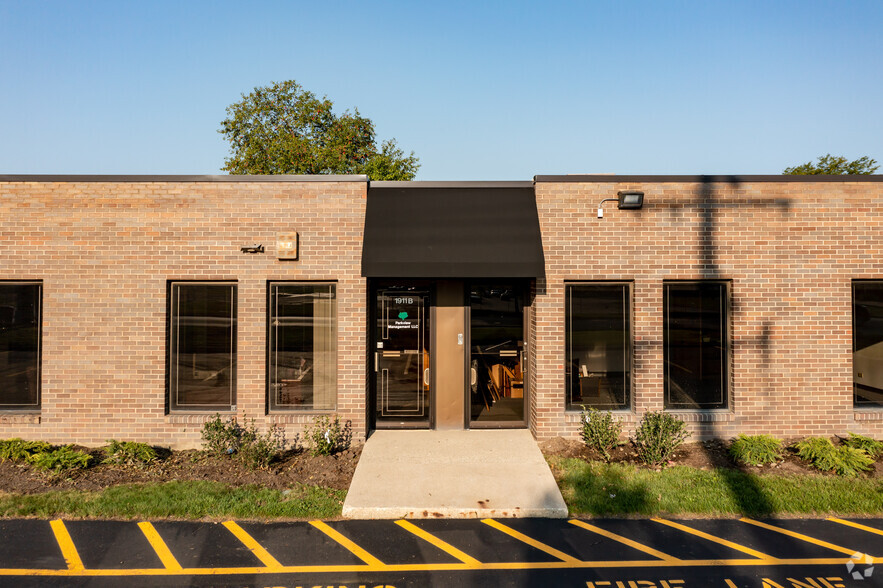 1911 Rohlwing Rd, Rolling Meadows, IL à vendre - Photo de l’immeuble – Image 3 sur 8