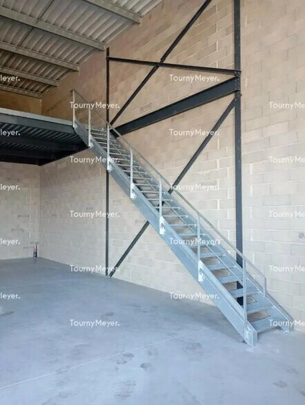 Local d'activités dans Saint-Georges-d'Orques à vendre - Photo intérieure – Image 3 sur 6