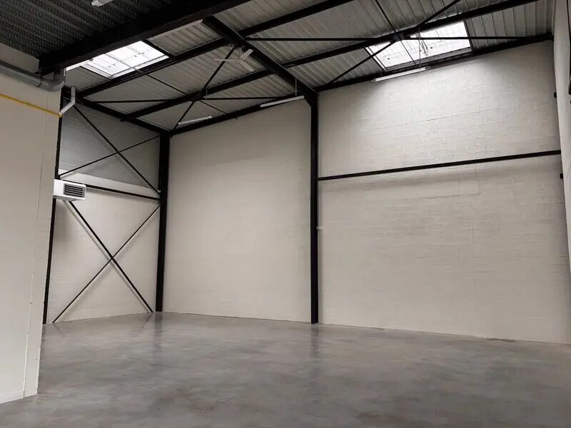 Local d’activités dans Collégien à louer Photo intérieure– Image 1 sur 7