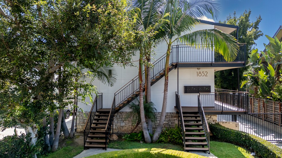 1852 N Wilton Pl, Los Angeles, CA à vendre - Photo de l’immeuble – Image 2 sur 12