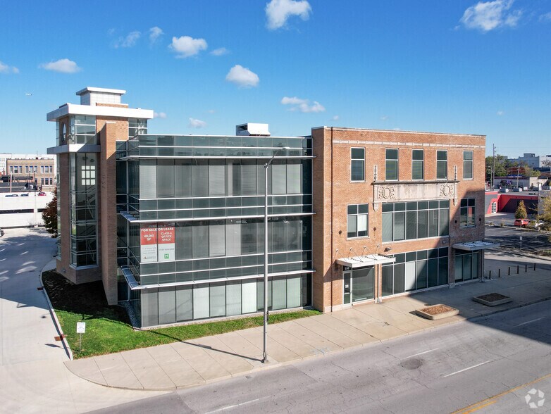 550 E Washington St, Indianapolis, IN à louer - Photo de l’immeuble – Image 1 sur 2
