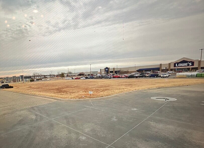 900 E State Highway 152, Mustang, OK à louer - Photo principale – Image 1 sur 3