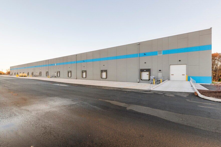 38 Upton Dr, Wilmington, MA à louer - Photo de l’immeuble – Image 2 sur 6