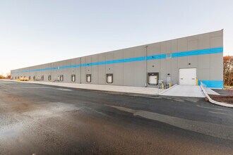 38 Upton Dr, Wilmington, MA à louer Photo de l’immeuble– Image 2 sur 6