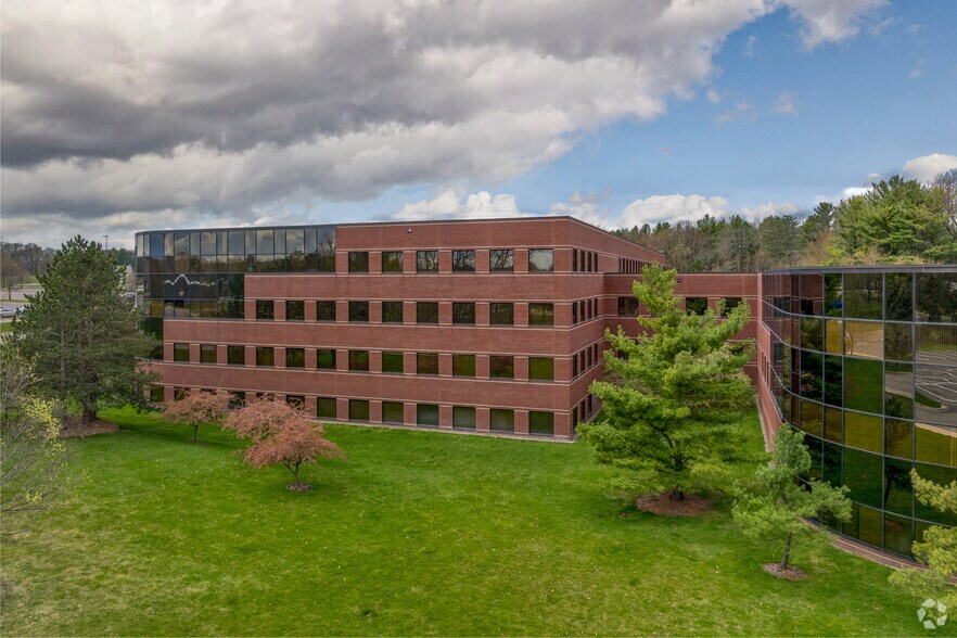 I-94 Corporate Campus or Redevelopment portefeuille de 3 biens à vendre sur LoopNet.fr - Photo de l’immeuble – Image 3 sur 5