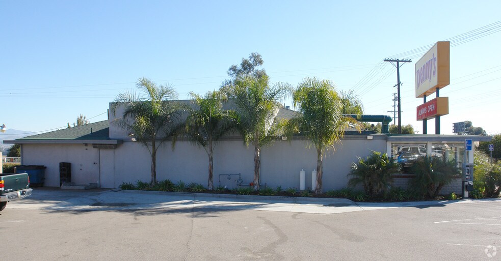 1202 Main St, El Cajon, CA à louer - Photo de l’immeuble – Image 2 sur 3