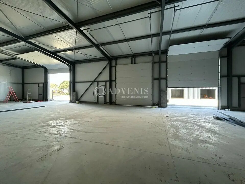 Industriel/Logistique dans Vendres à louer Photo de l’immeuble– Image 1 sur 6