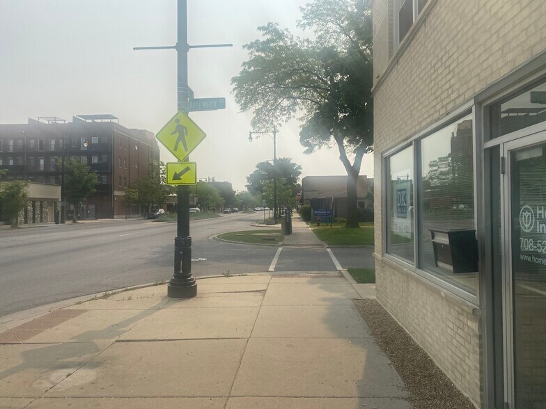 6901 W North Ave, Oak Park, IL à louer - Photo de l’immeuble – Image 3 sur 6
