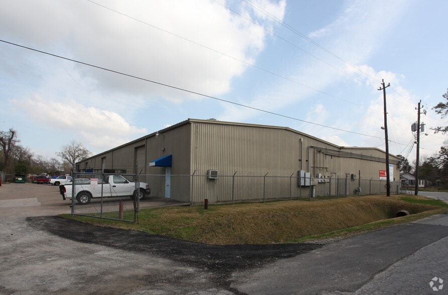 301 Bennington St, Houston, TX à louer - Photo principale – Image 1 sur 12