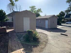 1056 Division St, Pleasanton, CA à louer Photo de l’immeuble– Image 2 sur 6
