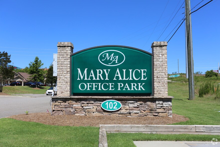 102 Mary Alice Park Rd, Cumming, GA à louer - Photo de l’immeuble – Image 2 sur 4