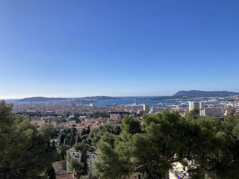 Bureau dans Toulon à vendre - Photo de l’immeuble – Image 3 sur 4