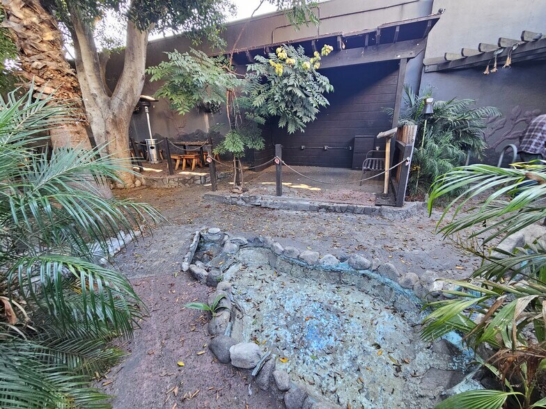 11026 Magnolia Blvd, North Hollywood, CA à vendre - Photo de l’immeuble – Image 2 sur 11