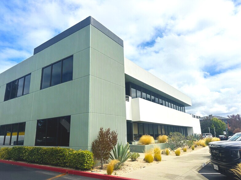 8 Harris Ct, Monterey, CA à louer - Photo de l’immeuble – Image 2 sur 9