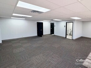 10855-10859 Metro Ct, Maryland Heights, MO à louer Photo intérieure– Image 1 sur 3