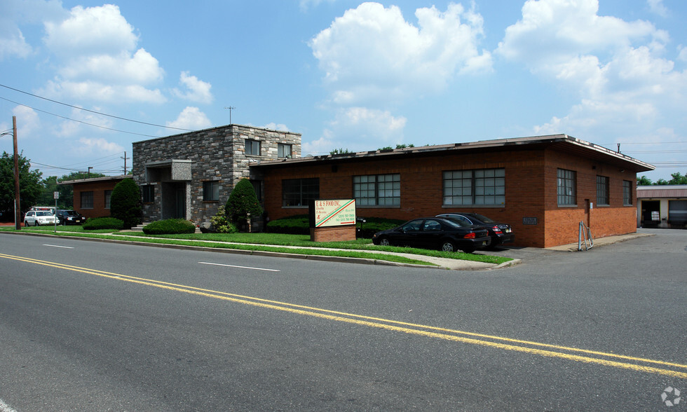 37 Midland Ave, Elmwood Park, NJ à louer - Photo de l’immeuble – Image 3 sur 10