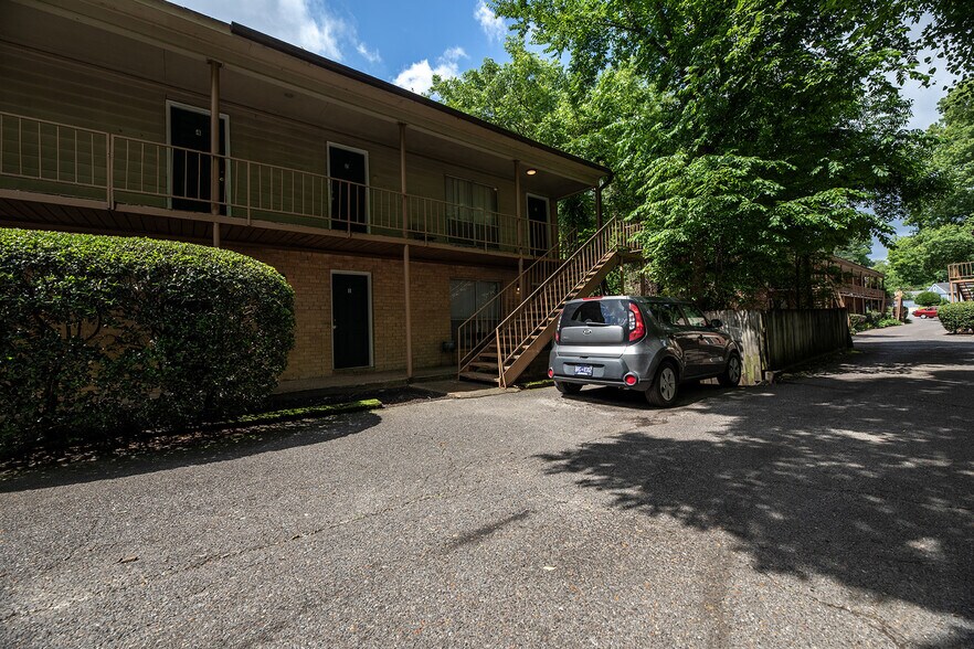 520 Sharon Dr, Memphis, TN à vendre - Photo de l’immeuble – Image 2 sur 22